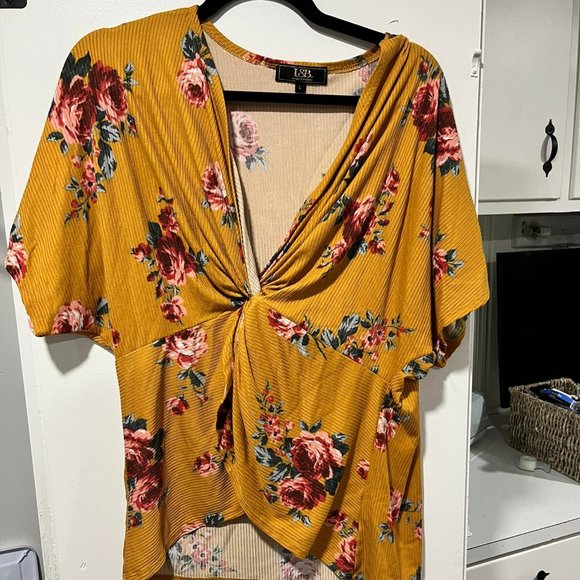 L&B FLORAL TOP - Picture 1 of 1